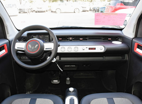 120-170 كم ميني EV سيارات Wuling Ev Car 3 أبواب 4 مقاعد حجم صغير
