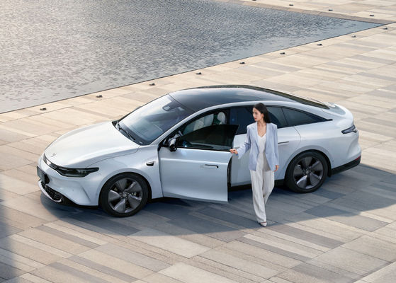 C01 Leap Motors كهربائي Car 525-717KM 4 أبواب 5 مقاعد 0.67H شحن سريع