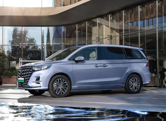 Roewe IMAX8 SAIC Motor كهربائي Car 550KM 5 أبواب 7 مقاعد متوسطة الحجم الكبير