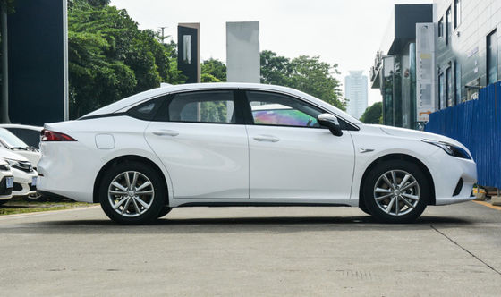 4 أبواب 5 مقاعد سيارة كهربائية AION 410KM-510KM Gac AION S Ev
