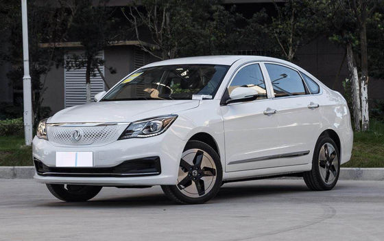 400KM Dongfeng Fengshen E70 نقي كهربائي المدمج Car 4 أبواب 5 مقاعد
