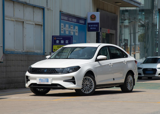 نقي كهربائي S60EV Dongfeng Ev سيارة 415KM مع 4 أبواب و 5 مقاعد