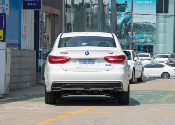 نقي كهربائي S60EV Dongfeng Ev سيارة 415KM مع 4 أبواب و 5 مقاعد