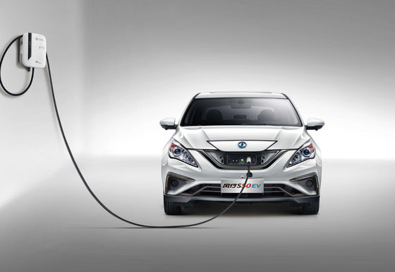 Fengxing S50 Dongfeng Motor كهربائي Vehicle 415KM المدمج 4 Doors 5 Seats