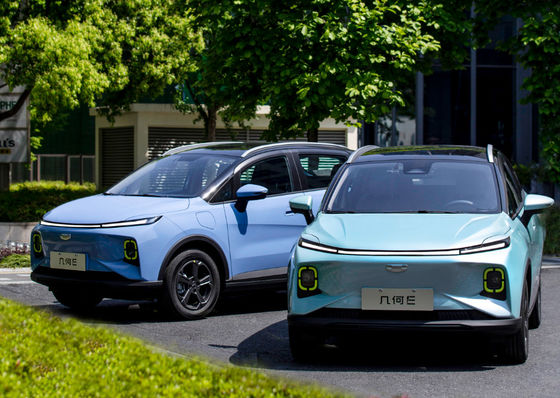 60kw جيلي Suv الهندسة الكهربائية E جيلي 320-410KM 5 أبواب 4 مقاعد