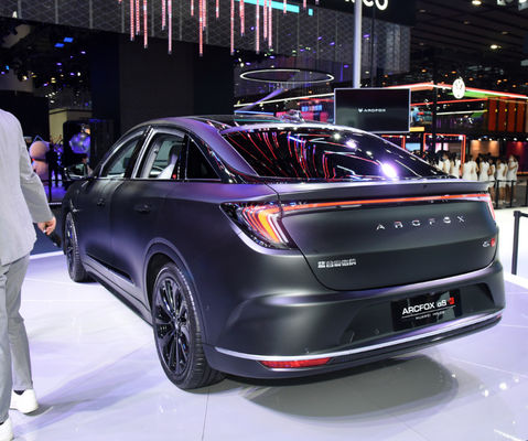ARCFOX Alpha S Sedan كهربائي Car 525-708KM مع 5 أبواب 5 مقاعد