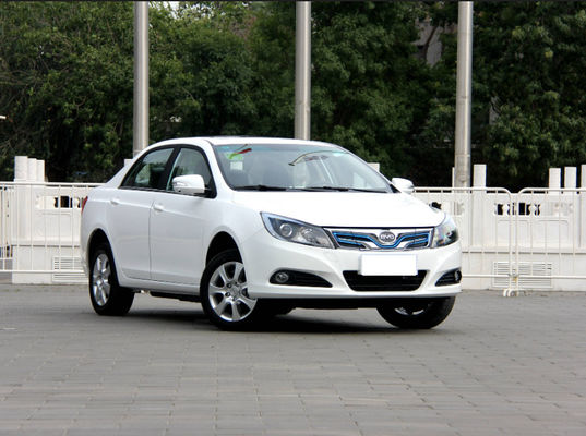 305KM 400KM BYD E5 EV عالية الأداء الكهربائية النقية 4 أبواب 5 مقاعد