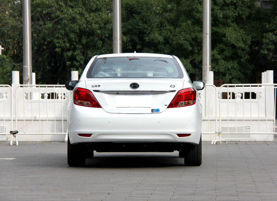 305KM 400KM BYD E5 EV عالية الأداء الكهربائية النقية 4 أبواب 5 مقاعد