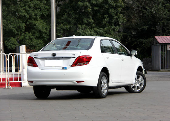 305KM 400KM BYD E5 EV عالية الأداء الكهربائية النقية 4 أبواب 5 مقاعد