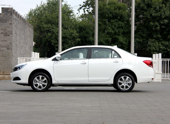 305KM 400KM BYD E5 EV عالية الأداء الكهربائية النقية 4 أبواب 5 مقاعد