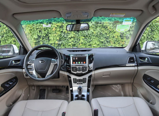 305KM 400KM BYD E5 EV عالية الأداء الكهربائية النقية 4 أبواب 5 مقاعد