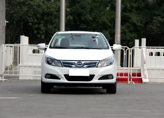 305KM 400KM BYD E5 EV عالية الأداء الكهربائية النقية 4 أبواب 5 مقاعد