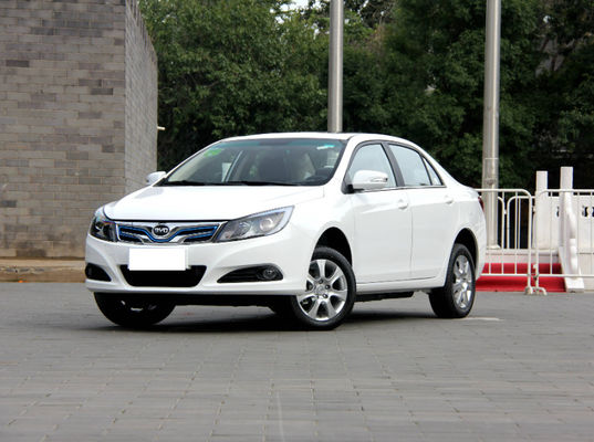 305KM 400KM BYD E5 EV عالية الأداء الكهربائية النقية 4 أبواب 5 مقاعد